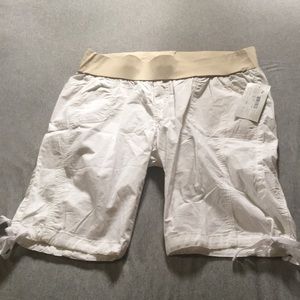Maternity bermuda shorts